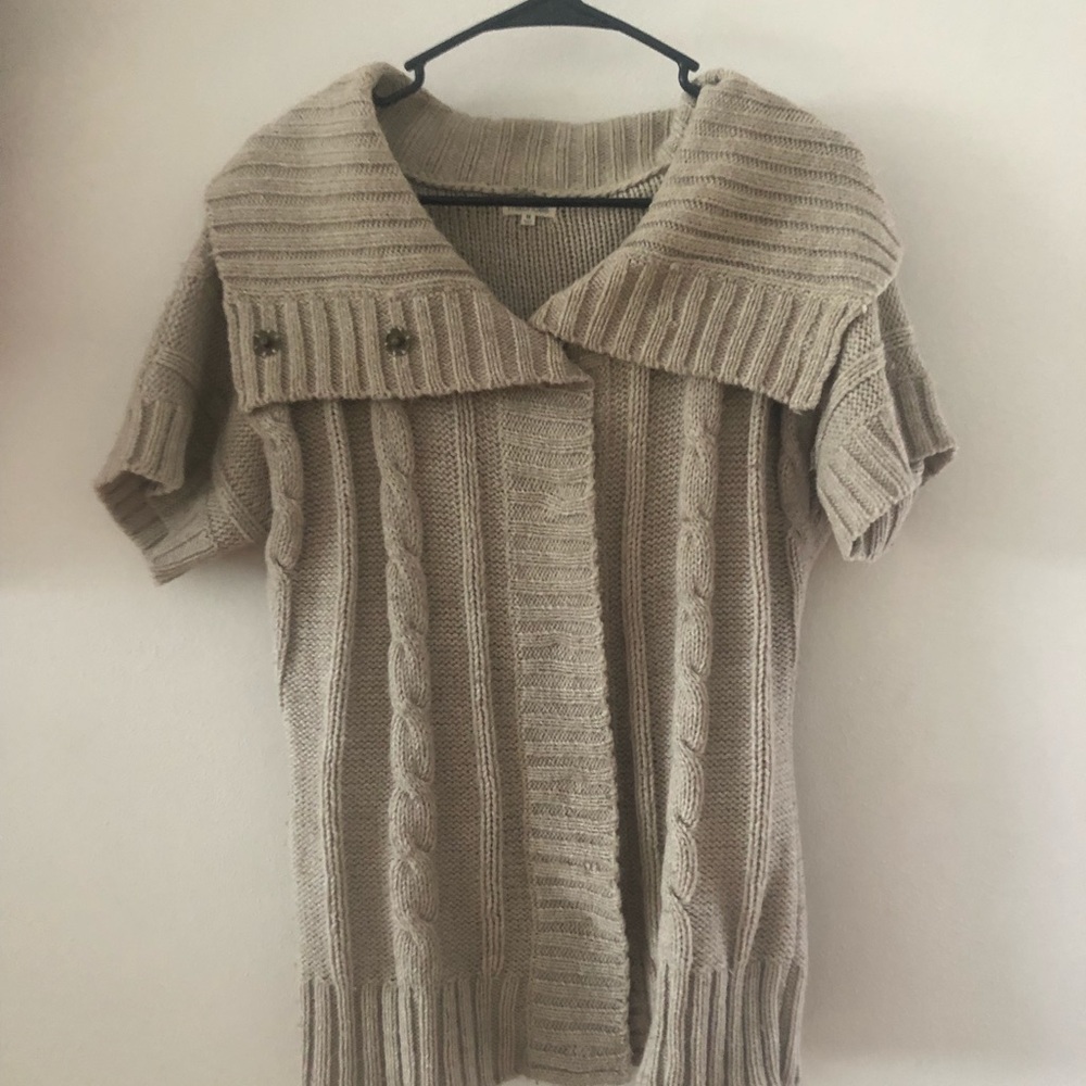 Short sleeve sweater